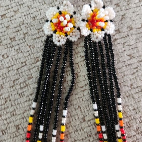 Flower beaded earrings - Picture 5 of 5